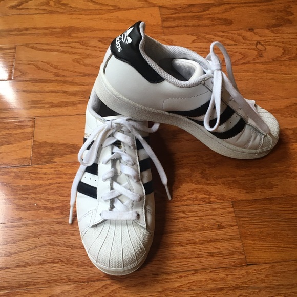 Adidas size 5.5 womans superstar sneakers - Picture 2 of 7